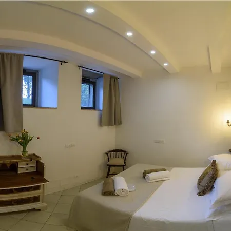 Farm stay Monastero San Silvestro *